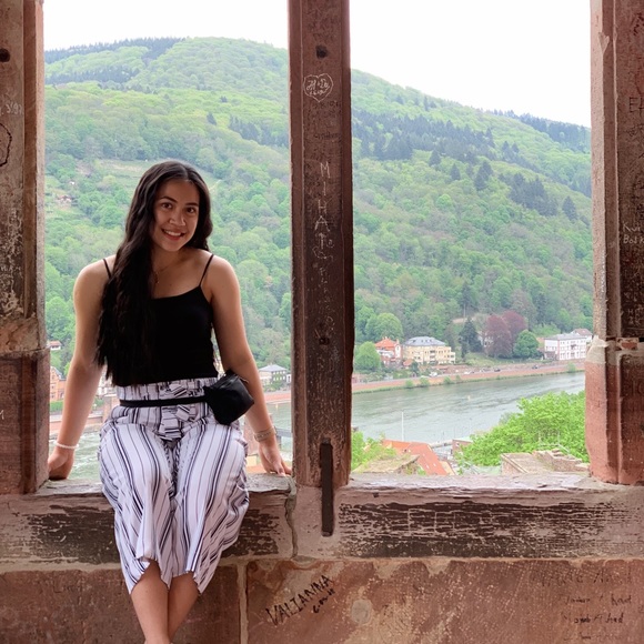 Meet Your Posher, Francheska - Picture 1 of 1